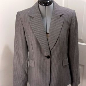 Tahari Petites Grey Pin Stripe Suit Size 8